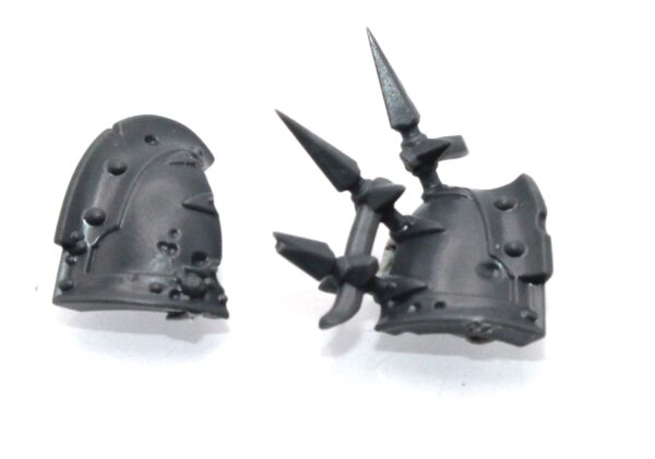 Plague Marines Shoulder Pad K