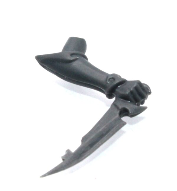 Witch Aelves Right Arm Small Knife B