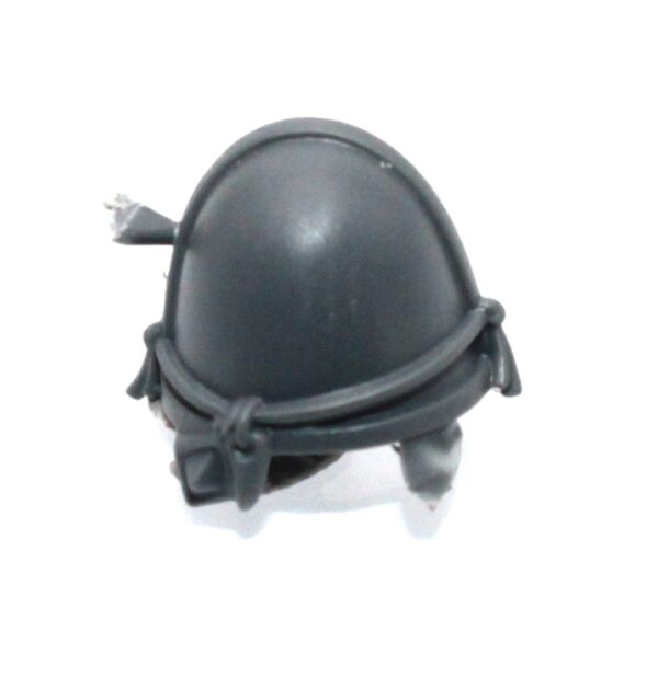 Space Wolf Blood Claws Shoulder Pad A