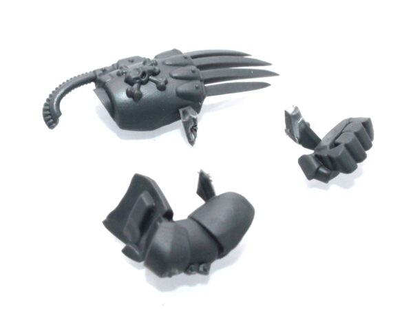 Space Wolf Blood Claws Ligntining Claw