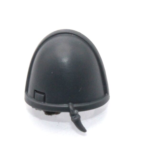 Grey Hunters Shoulder Pad D