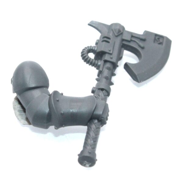 Wolf Guard Headtakers Right Arm Power Axe B