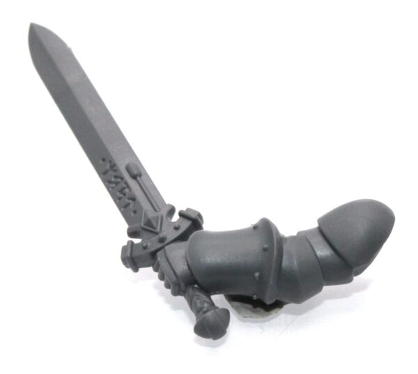 Wolf Guard Headtakers Left Arm Power Sword B