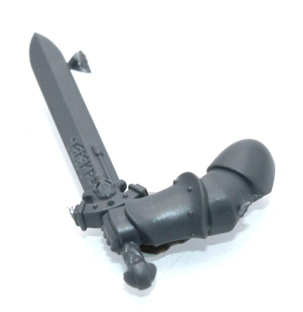 Wolf Guard Headtakers Left Arm Power Sword C